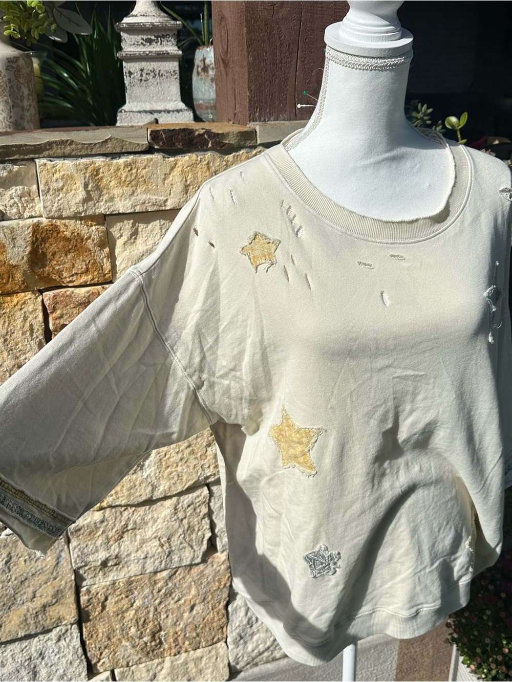 easel Cream Star Appliqué Distressed Pullover